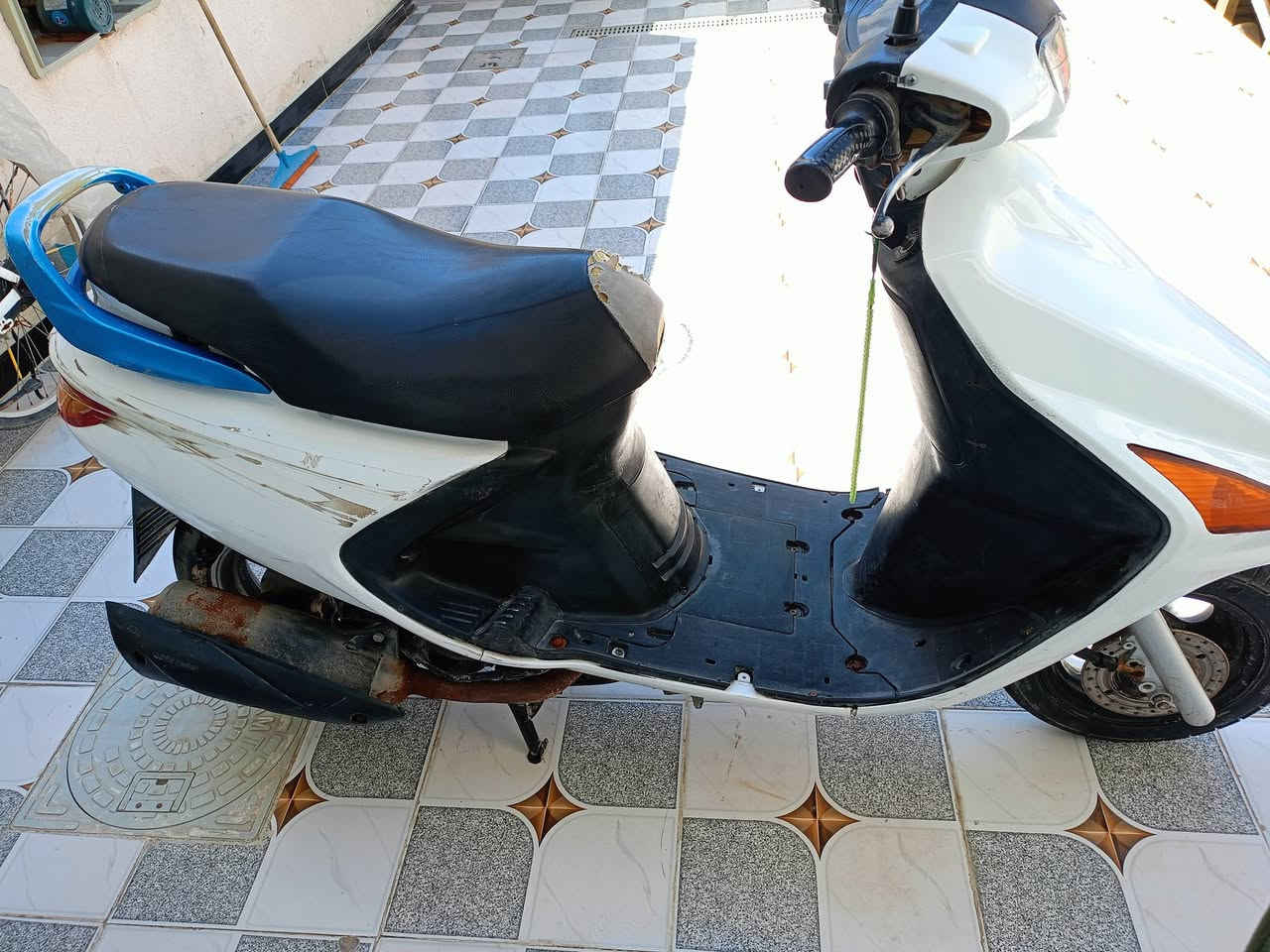 دراجه فحل للبيع /سلف هندر شغال لايت اشاير شغالات/ما مفتوحه /دراجه نضيفه /سعر 450الف /مكان كرمه علي حي رساله /رقم ***********
