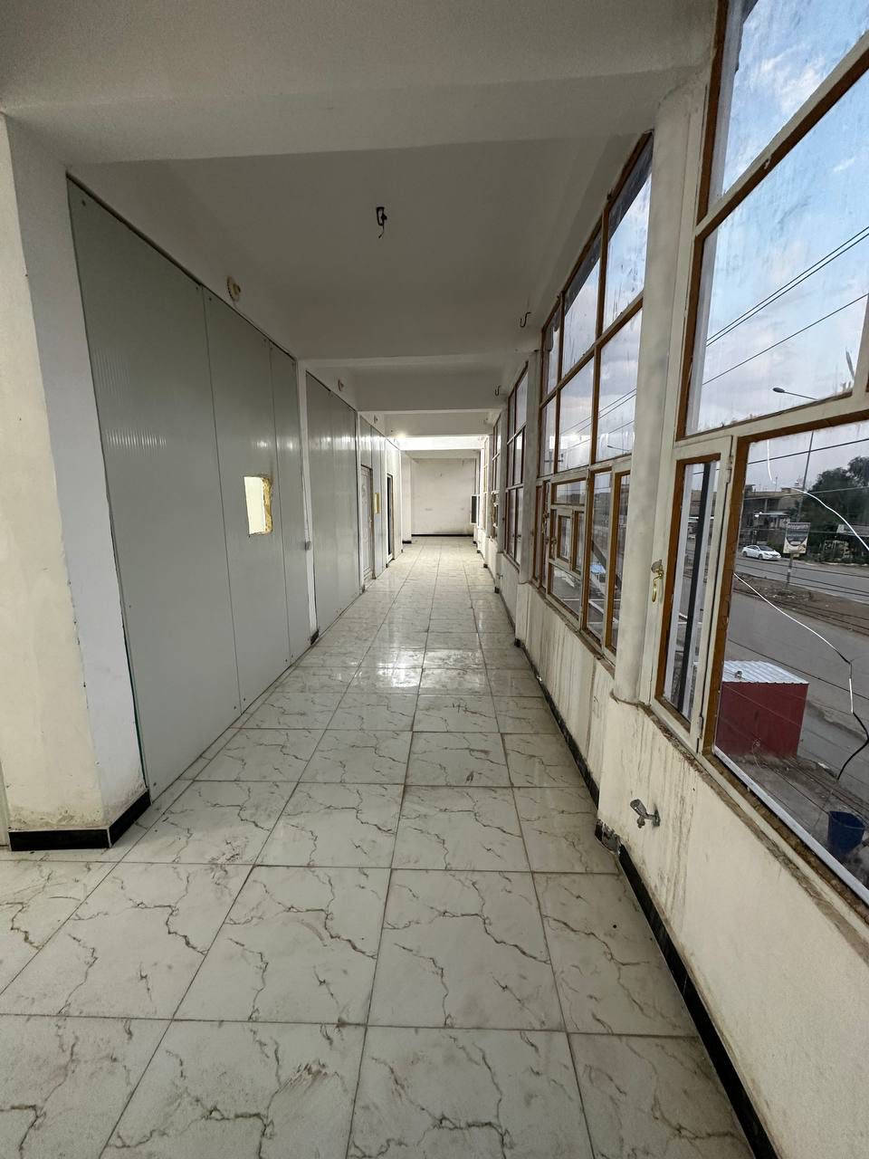 السلام عليكم قاعه طابق ثاني مساحتها (260m) موقع البنايه شارع السكلات مقابيل مدرسه الفيحاء للبنات كانت سابقاً معهد لدروس التقويه مثل ما موضح بالفيديو للاستفسار الاتصال على رقم صاحب البنايه *********** (مكلف بالنشر)
