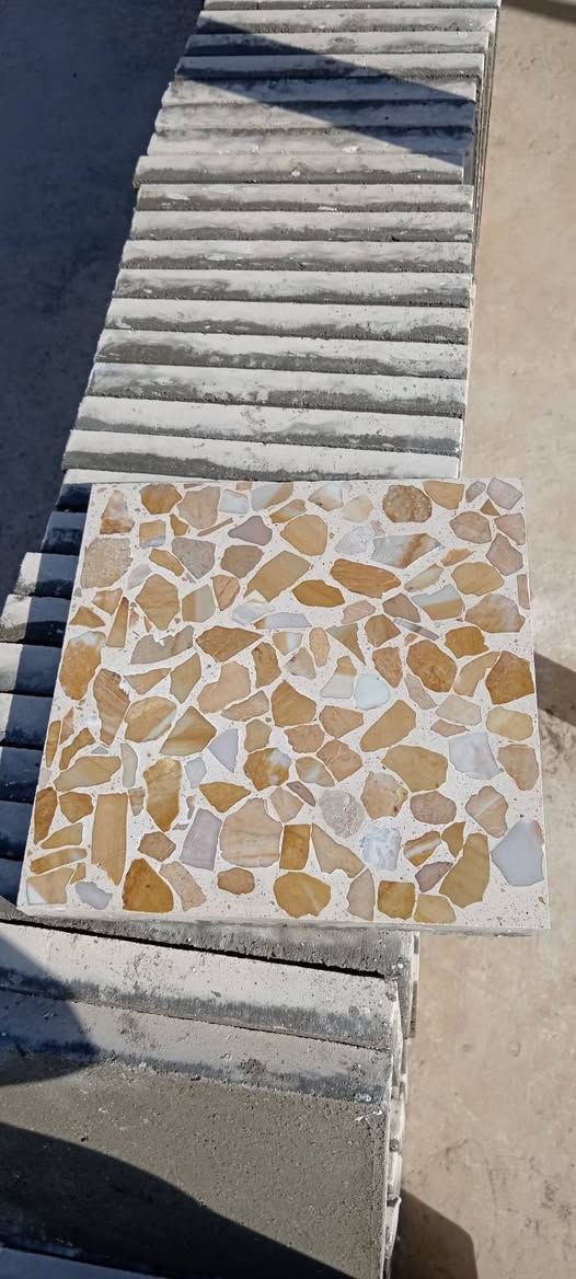 وفرنا لكم كاشي رقم خمسة سعر الف كاشية يصير بـ 700 الف دينار
وفرنا لكم كاشي رقم اربعه سعر الف كاشية يصير بـ 600 الف دينار 
 وفرنا لكم كاشي رقم ثلاثة سعر الف كاشية يصير بـ 500 الف دينار 

  موقع العمل المـــــــوصـــــــــل الساحل الايمن....... 
سمنت سعودي اصلي شرط وضمان✅
ماء حلو خالي من الاملاح✅
حجر عراقي خالص✅
جلي اوتوماتيك ✅
مجلي وكامل قياس 30*30
للحجز والاستفسار يرجى مراسلة الصفحه او الاتصال على الارقام التالية 

ارقام المعمل 
*********** واتساب + اتصال
‏‪***********‬‏ اتصال + واتساب 
*********** اتصال
