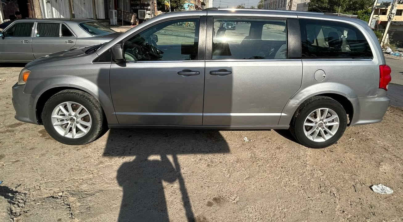 دوج كرفان sxt 2019
ضربتها بالجنطة
وبيها صبغ قطعتين 
ماشية ١٥٠ الف ميل
محرك و كير كفالة 
حماوة ثابتة
تبريد ممتاز ٣ قطع تحكم خلفي 
ابواب شفط
صندوق كهرباء
عوارض القمارة موجودة لكن ما موجودة بالصور

لايتات عدسات 
تم أضافة شاشة ( والشاشة الاصلية موجودة)
تم أضافة حصان ( التنتا) الخاص بنوع ال gt.
نظام abs
نظام مثبت سرعة

بأسمي... صارلها ٤ سنين عندي
المكان غزالية

السعر ١٧٢ بيها مجال بسيط 

انا مكلف بالنشر اتصل على الرقم 

***********
