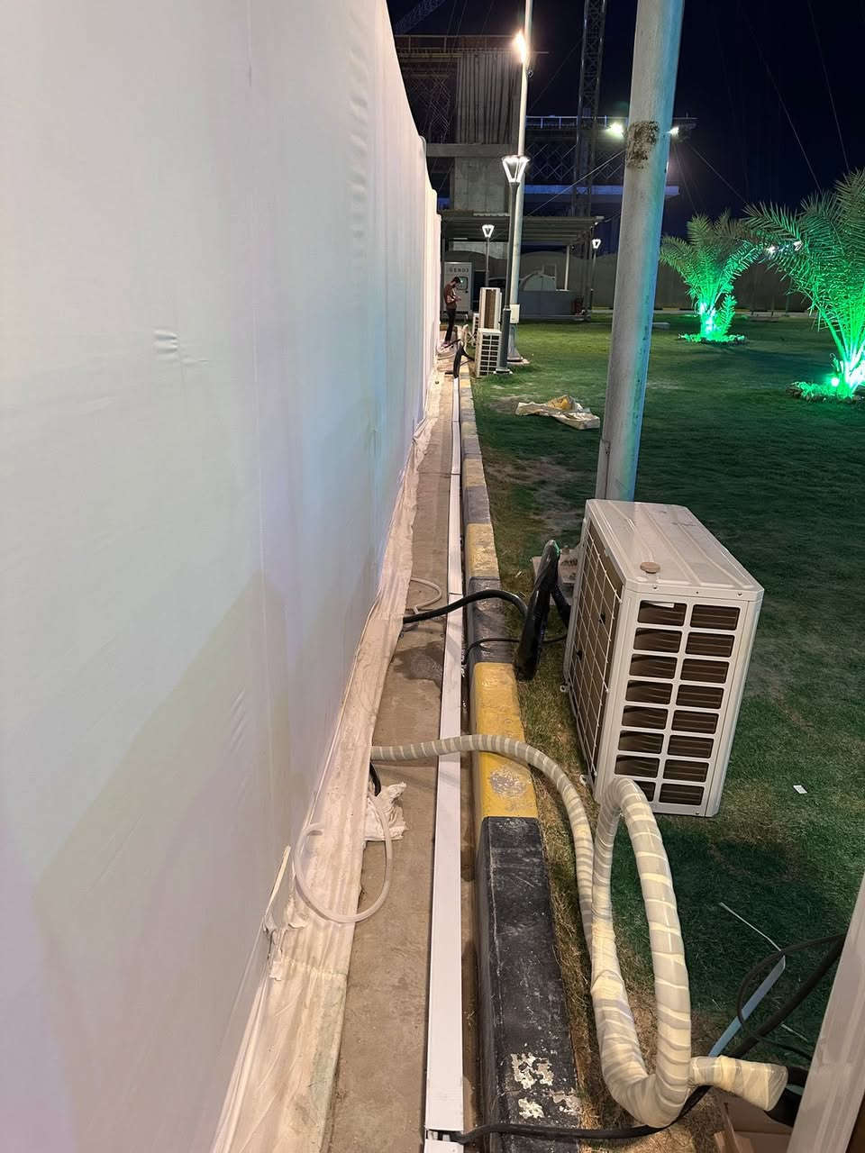 السلام عليكم مركز ال فهد يوفر لكم صيانة جميع اجهزة التكييف شحن غاز تنصيب ادامة كاملة للتواصل *********** او مراسلة الصفحة يوجد واتساب
