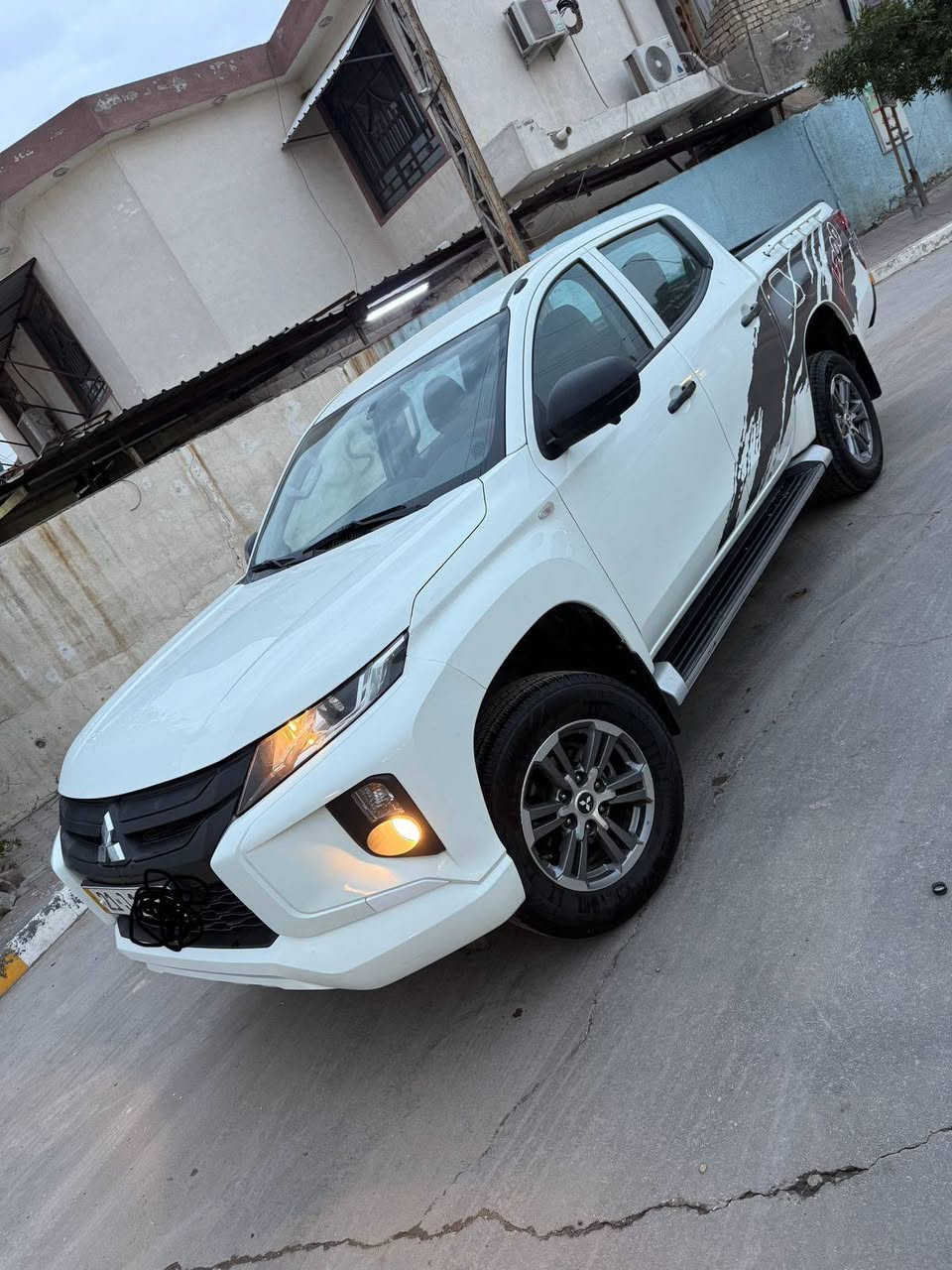 السلام عليكم
متسيبوشي فور ويل موديل 2023 كفاله عامه  داخل احمر 4 كامرات دواره كشافات ويل كب رقم سليمانيه تحويل مباشر  وسنویه جدیده و هزه جديده  مكفوله كفاله عامه ماشيه 22 حقيقي سياره بوضع الشركه سعر خاص الشراي يتصل ويدلل مكان واسط الكوت *********** بيه واتساب
