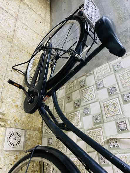 سلام عليكم شباب بليسكم للبيع نضافة ٩٩بل ١٠٠بناتي حجم ٢٧ السعر خاص *********** ماتساب
