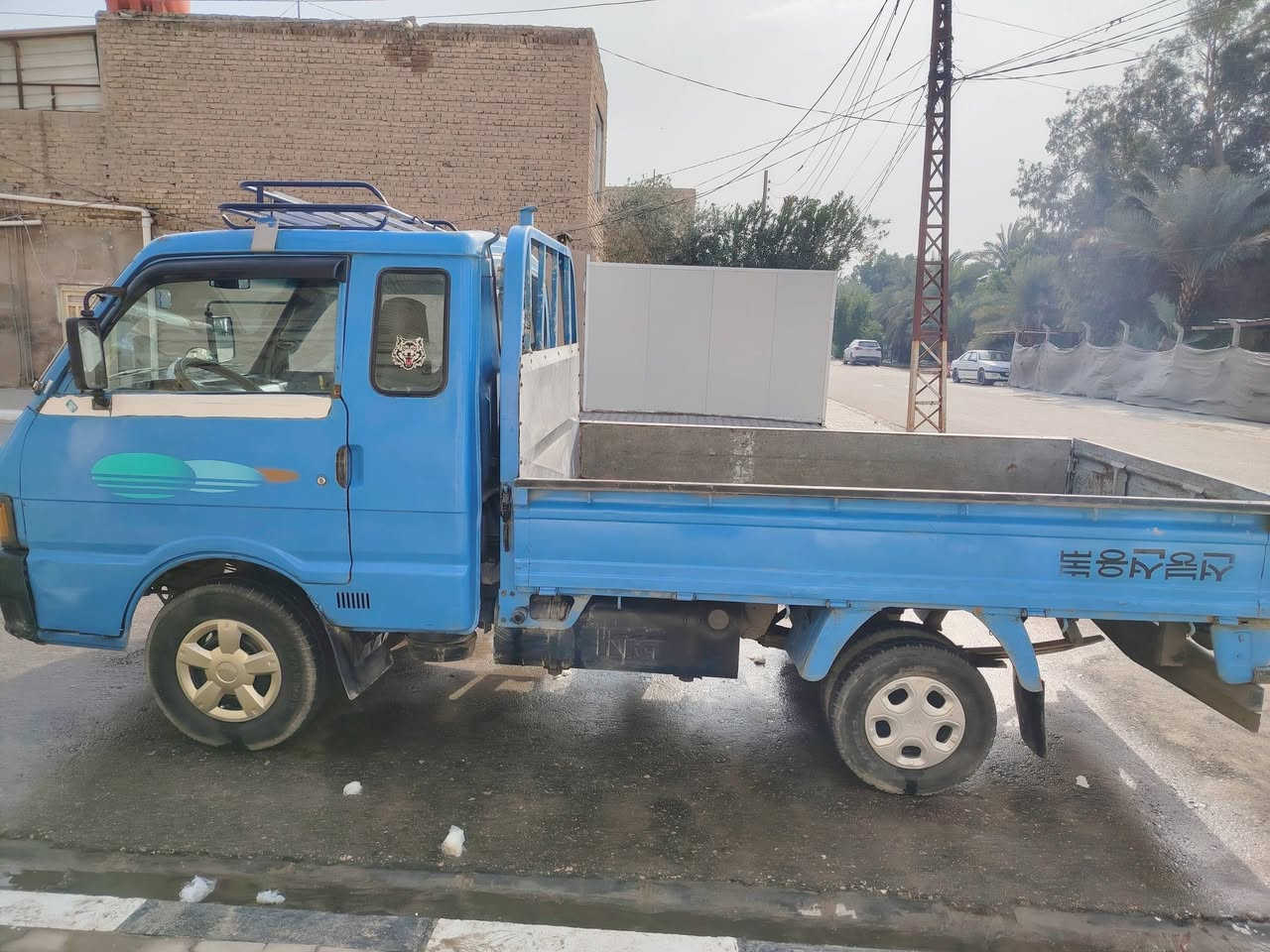 للبيع كيا حمل موديل 94 رقم نجف انكليزي سنوية هسه طالعه لحد 2030  كير ومحرك واكسل وباور كله نظيف ومعاملتهه بعدهه جديده من فحص وهزه وضريبة يعني اللي يشتري كبل بس يبصم ويدفع رسم ويستلم سنويه بأسمه السعر 57 $ وهذا رقمي ***********
