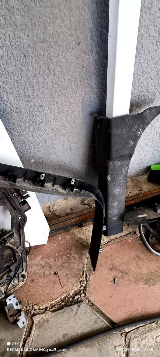 السلام عليكم زوج ماصدات تفصيخ اصلي  مع غرفه دوج مخمل ومدوشمه موديل 18 وبعض المواد مال دوج 18 للبيع حدثت السياره وزادن عندي اليحتاجهم يتصل *********** زوج الماصدات 125 الغرفه كامله 350
