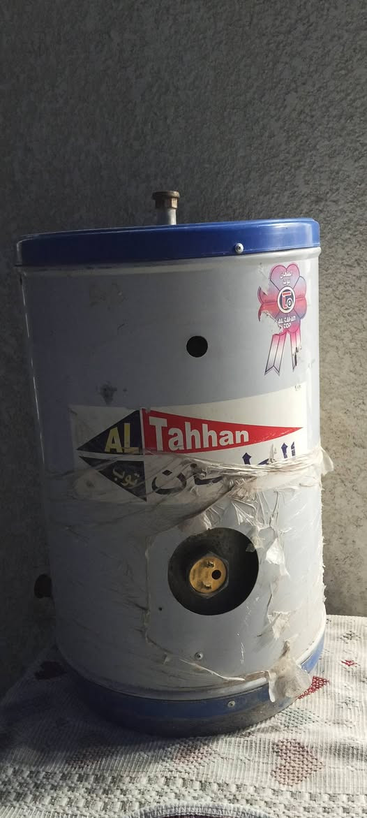 السلام عليكم 
غراض للبيع 
تخم مستعمل نضيف ب150
طباخ نقص بس جامه ب90
ثلاجه جديده جديده استعمال شهر فقط ب325
كيزر 40
مكاني سويب قريت المكاصيص خلف مدرسه حلوان رقم الهاتف ‏‪0787 076 3192‬‏
