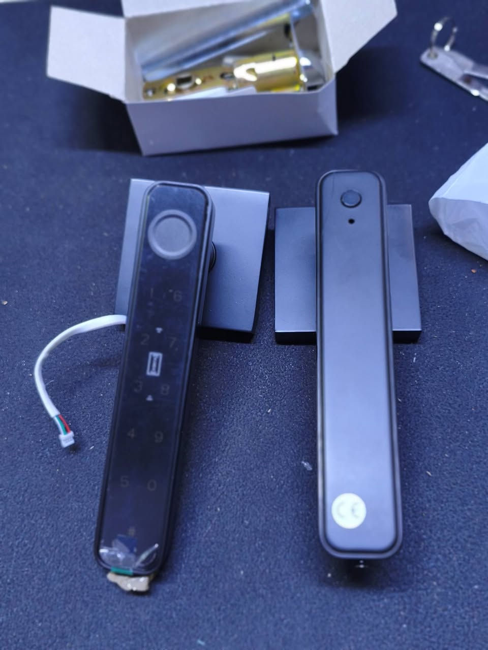 كيلون باب رمز بصمه مع. مفتاح شغال شرط
سعر 75 مع توصيل
تواصل وات ساب ***********
