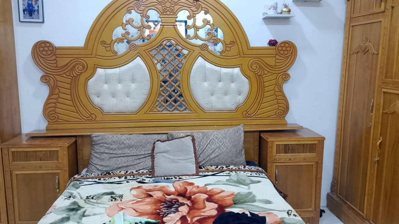سلام عليكم غرفه معروضه للبيع اسعر مناسب ملون وبيه مجال الغرفه مستخدمه شي قليل اسكن بغداد العبيدي رقم الهاتف 
***********اتصل وبلخدمه
