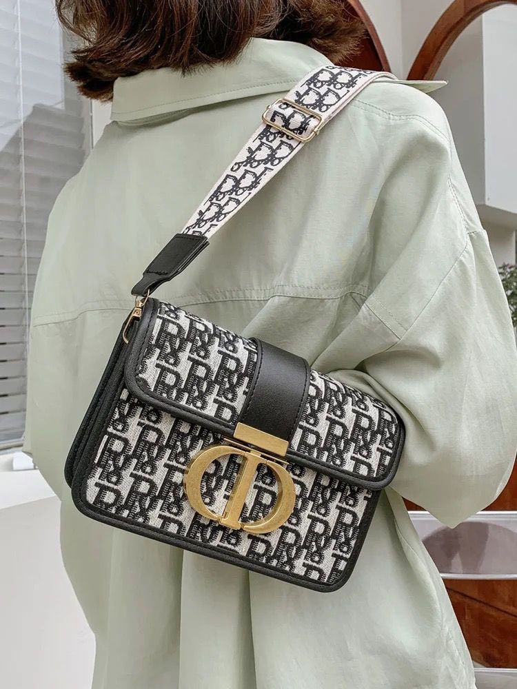 لكل البنات اللي يحبو التميز جنطه ناعمة ومرتبه❤️🔥


**إذا كنت صاحب هذا الإعلان وتريد حذفه لأي سبب، رجاءا أرسل رسالة إلى الدعم الفني**