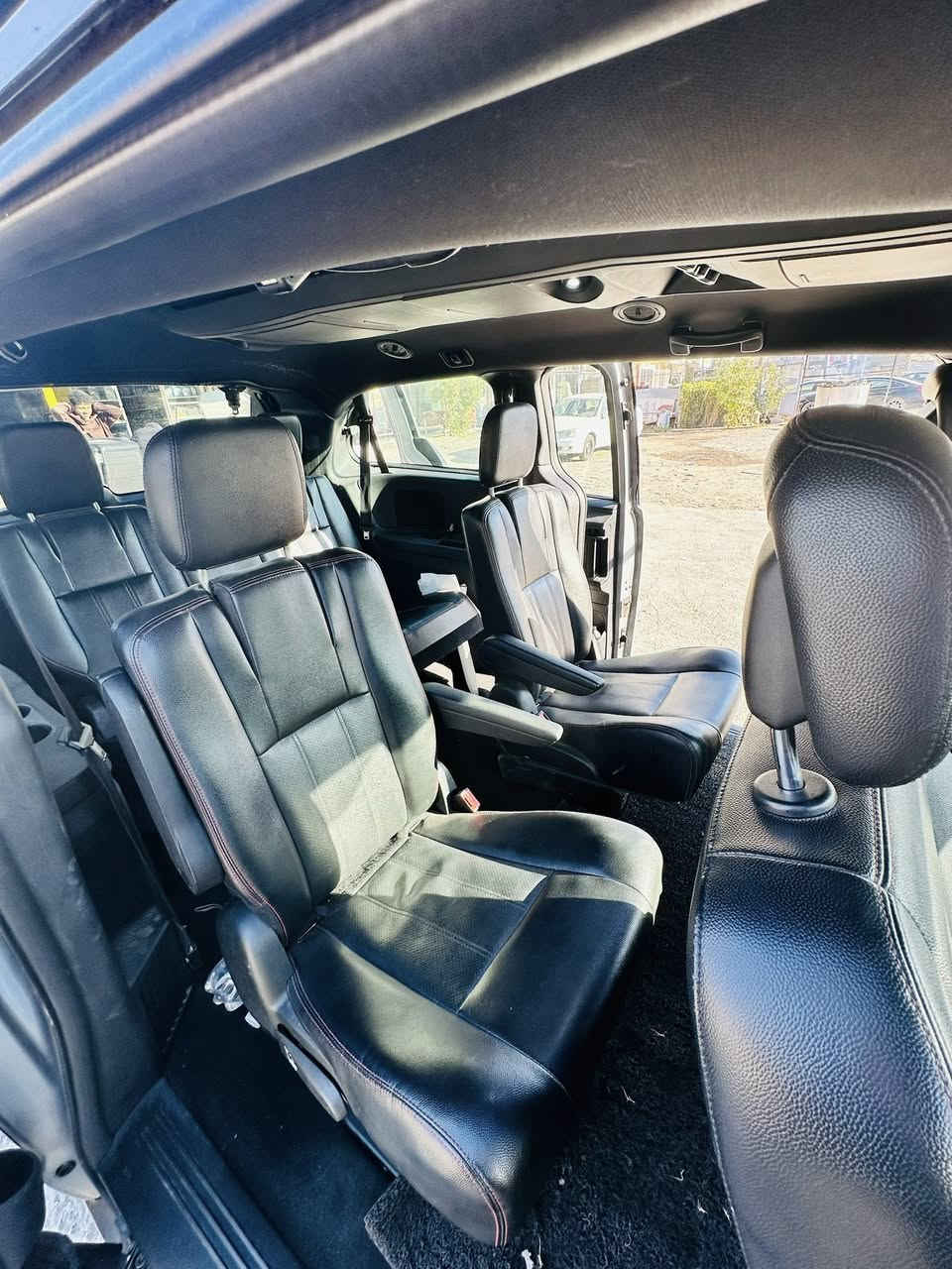 سلام عليكم اخوان دوج كرفان موديل 2019Gtالسياره فول مواصفات للأخير كير محرك كفاله
مواصفاتها
كشنات بلع
تبريد 3قطع
شاشات 
أبواب كهرباء
جام كهرباء
صندوق كهرباء
كشنات جلد
كشنات تدفئه تبريد
ستيرن تدفئه تبريد
و باقي المواصفات معرفه بل Gt
اخوان ما متواجد عل فيس
راسلني و ادزلك صور السونار مالها. عل واتساب ***********
