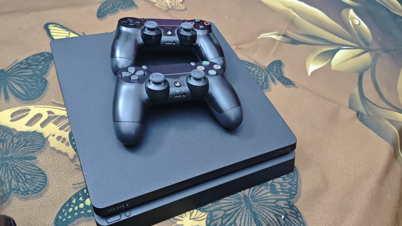 السلام عليكم.
بلي4 سلم مهكر نضام 12.50 ممفتوح لوك ستيكر

كامل ملحقاته الاصليه 

يدات2 اصليه وتجاريه درجه اولى

نضافته عاليه استخدامه قليل جبته حتى اختم كلفديوتي وكريتوس وهسه اريد ابيعه

سبب البيع اريد دراجه اشتغل بيها على باب الله والي عنده اراوس وياه السعر على الخاص *********** هاذ رقمي بي واتساب
