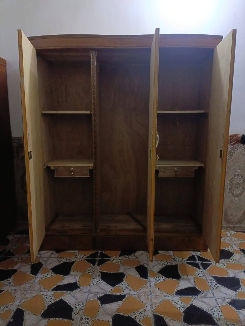 سلام عليكم كناتير حطاطه خو جديد السعر الواحد 300 وبي مجال المكان رمادي شارع 60 ***********
