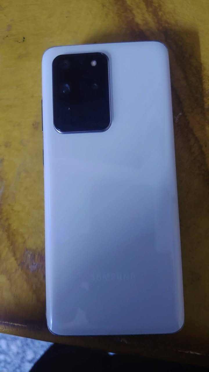 سلام عليكم الترا 20S للبيع ذاكره 128 جهاز نضيف السعر 400 و بي مجال العنوان بغداد اليوسفيه  
الهاتف ***********
***********
