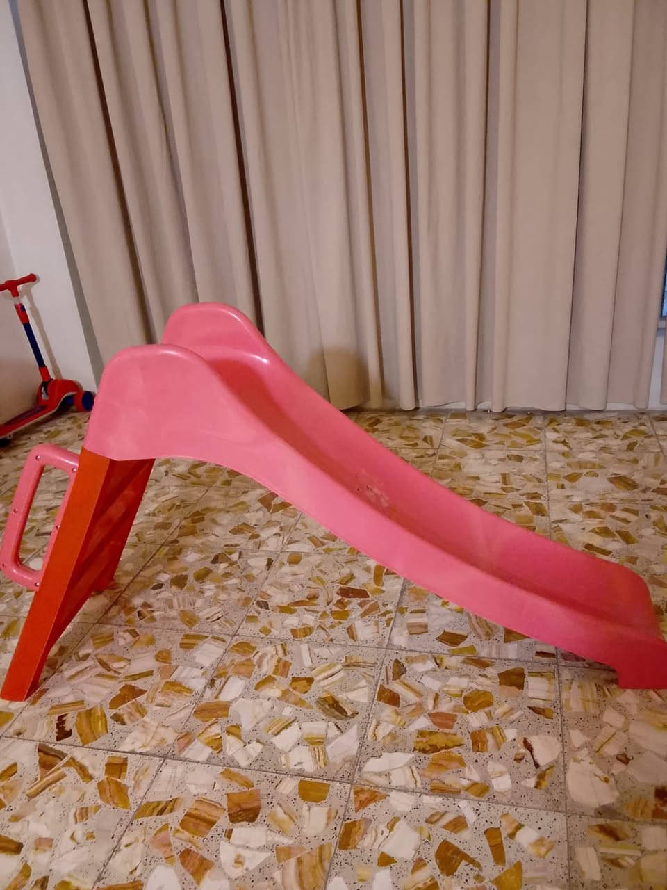 زحليكه مال اطفال استعمال قليل جدا سبب البيع انتقلنه لبيت ازغير


**إذا كنت صاحب هذا الإعلان وتريد حذفه لأي سبب، رجاءا أرسل رسالة إلى الدعم الفني**