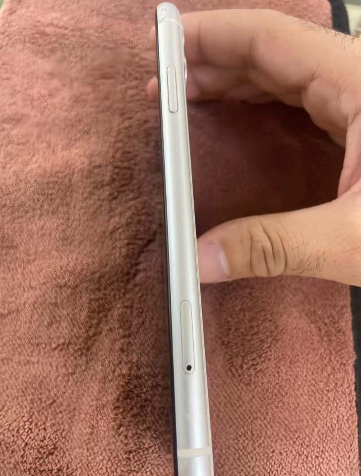 ايفون 11 العادي ياباني ذاكره 128 بطارية 77 الجهاز مستبدل شاشة كلشي شغال بي تاخذه تبدلة بطارية لان يفصل الشحن ويا كيبل وشاحنة ابل واتساب ***********
