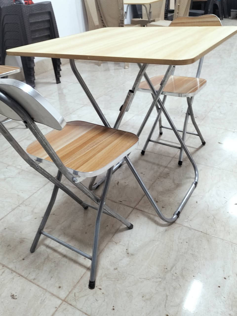 السلام عليكم ميز يصفط مع كراسي عدد 2 يصفط سعر فقط.( 20 ) الف مكاني كركوك كوباني اتصال على الرقم( *********** ) #معرض الياقوت للأثاث والمواد المنزلية
