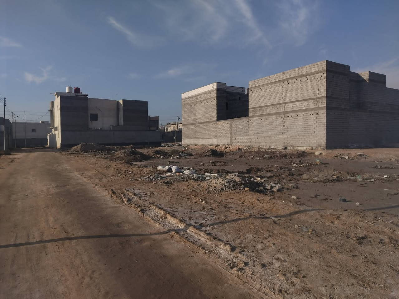 🏡 مكتب الجوهرة العقاري 💎
🔥 للبيع: أكثر من قطعة أرض مميزه !
📄 طابو زراعي عراقي
📐 المساحة: 200 متر
🛣️ الشارع عريض
📍 الموقع: أبو الخصيب – شارع سيد حامد
📌 موقع مميز، صاير بالنص، قريب من السايدين وقريب على الشارع الفوك 
⚡ الخدمات متوفرة بالكامل: ماء 💧 – كهرباء ⚡ –
جميع الخدمات الأساسية
💰 السعر: 38 مليون قابل للتفاوض
✨ فرصة لا تعوض البناء السكني!
📞 اتصل الآن: ***********
