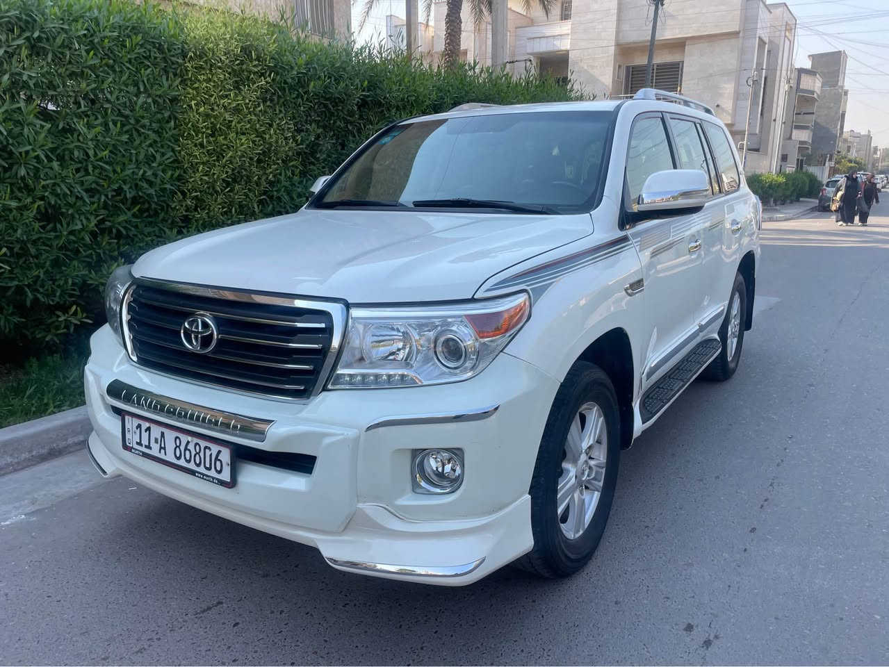 السلام عليكم للبيع فقط 
لاندكروز ستينية ٢٠١١ محدث ١٤ بريم فول مواصفات سيارة كلش نظيفة وجاهزه مابيها اي نقص غرفتها جديدة صدرها جديد ماشيه ٢٠٠ الف سيارة جديدة مكفولة من ظربة والصبغ بيها فقط بارد موضح بالسونار مكاني بغداد الاعظمية السعر ٢٨٨ ورقة 
اتصال *********** بغداد, العراق
