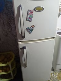 ثلاجه شغأله 50ققل مكان المشتل لحد يحجز وميجي عليه 50قفل 07731547895