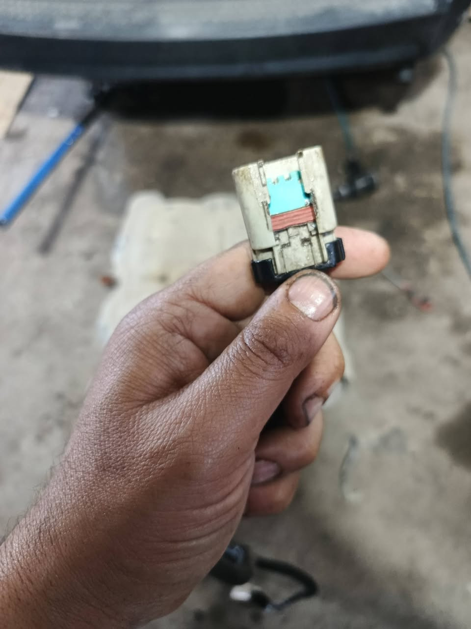 حلال الاخ حسين
تبديل خزان بانزين اصلي
مع مبخره تفصيخ اصلي
تبديل فيشه فيت بم اصلي
بعد ماكان يعاني من ريحه كلش قويه بفضل الله رجع كلشي بلادي   كل صوندات ع وضع شركه 
#دع_صيانه_لنا_وتمتع_بالقياد
***********
