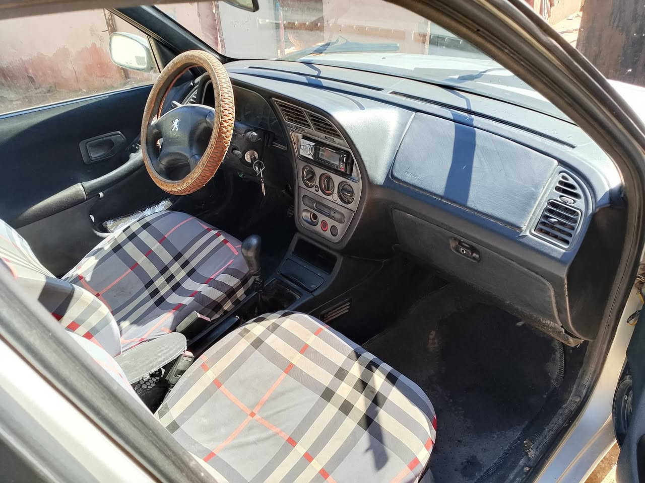 بيجو فرنسي حجم306
ذي قار /وكالة فقط /مكفولة فقط البنيد مستبدل 

كله جديد من كير وحداديه نقص تبريد فقط 
موديل /2002
العنوان /سوق الشيوخ 

السعر /22 بيه مجال للشراي

***********
