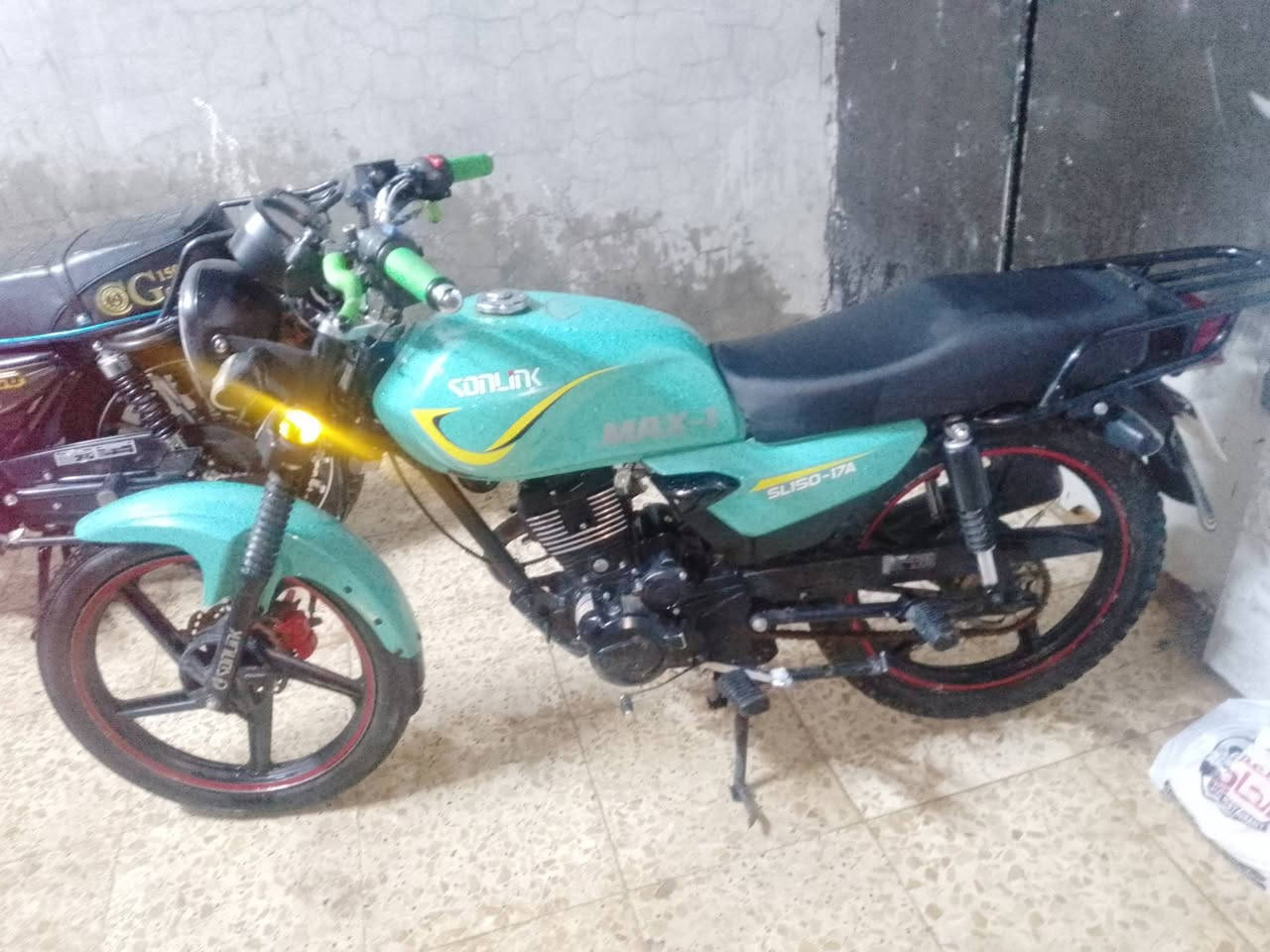 السلام عليكم دراجه شأنك موديل 2024 دراجه اخت الجديده محرك خير من الله نقصه بس عبار مال بريك امامي فقط سعر 700 وبيه مجال عنواني بغداد العبيدي ***********
