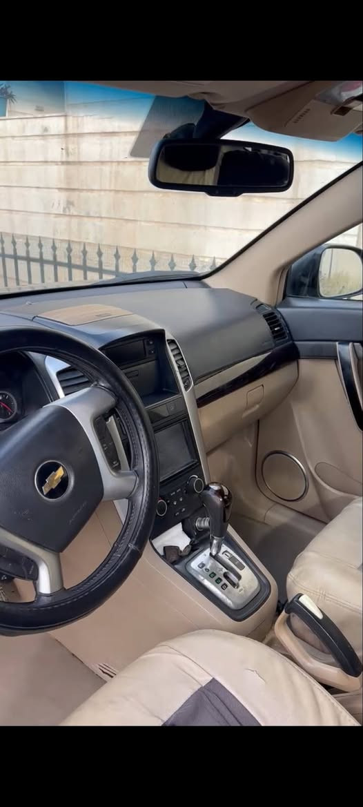 شوفرليت كابتيفا 2008
لون اسود / 6 سلندر 
7 راكب
حساسات/ كاميرا / شاشة / داخلية فورميكة / سقف سلايد / كشنات جلد شركة.
السيارة بدون صبغ ونظيفة كلش 
الكير والمحرك ما مفتوح وبشرط.
الرقم والسنوية جديد.
التحويل بشرط.
مكان السيارة: اربيل 
السعر 75 ورقة ومجال
*********** واتساب فقط
