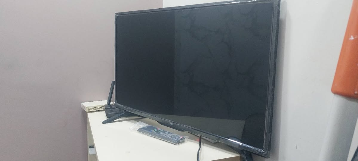 شاشه حجم ٣٢ السعر ٧٥ الف المكان بغداد حي البنوك ***********
