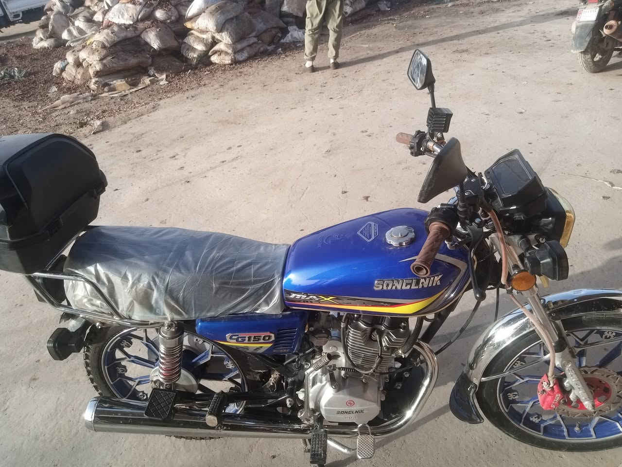 سلام عليكم سيفان 25 البيع دراجه نضيفه علئ ايدي من الوكيل اوراق بصمه بس تربطه الغيه مكاني بابل القاسم الدراجه احله من الصوره السعر 800 
***********
