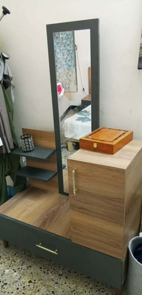 غرفه نوم تركية جديده استخدام قليل اريدها بــ ٣٢٥ وبيها مجال خمس قطع  تخم ملكي عشر مقاعد اريده ٣٥٠ وبي مجال للاستفسار َ؏ ََ هــذآ رقم ***********
