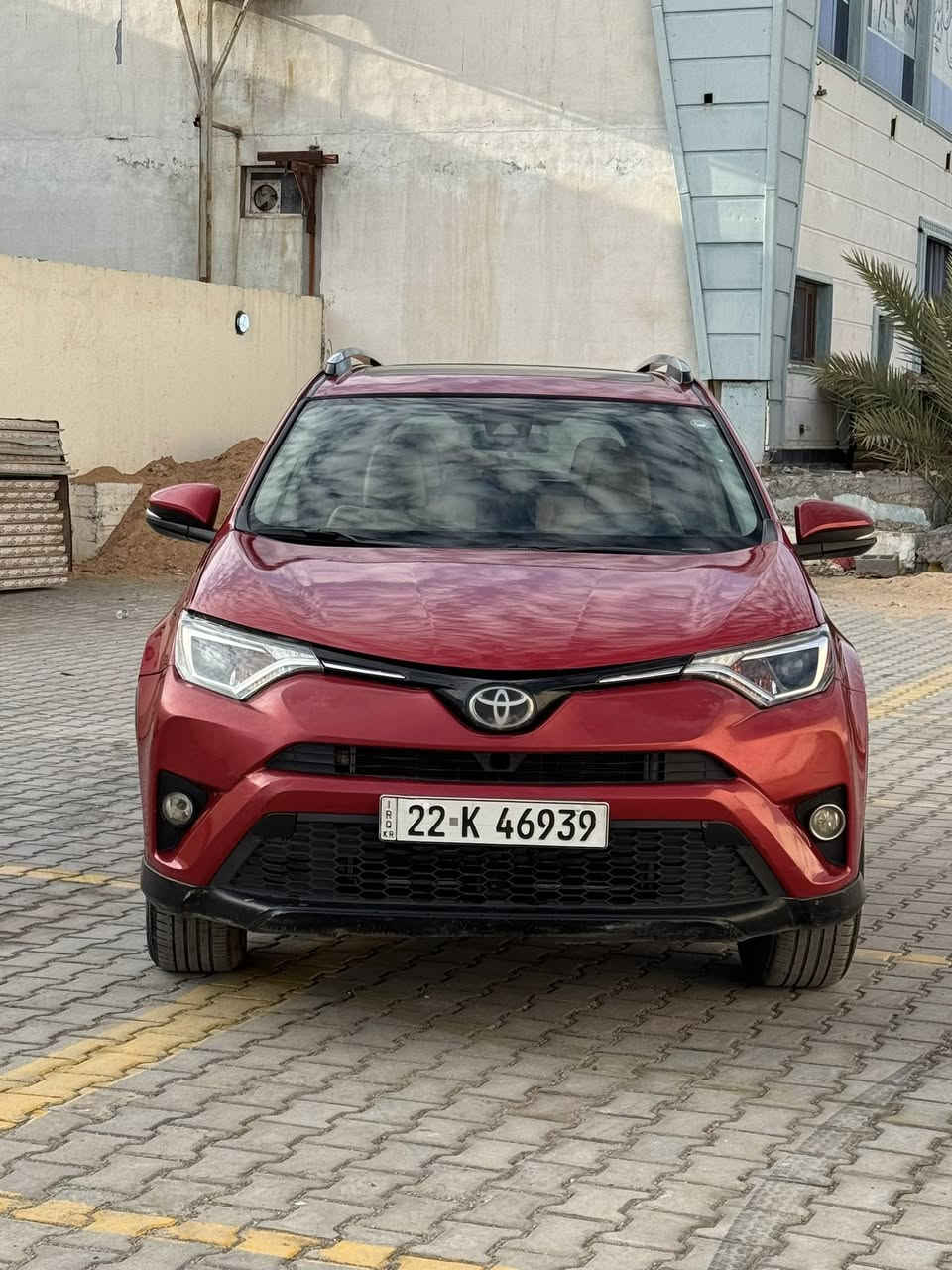 السلام عليكم . راف فور موديل 2017 فول مواصفات xle وارد امريكي حادثهة بنيد فقط بدون دواخل وبارد شبر بكصة القمارة مال تحميل ماشية 85 رقم اربيل باسمي هزة وسنوية كلها جديدة مواصفات سلايت شاشة كامرا صندوك كهرباء داخل بيج تبريد بيانو .اخوان سيارة جاهزة من كلشي كير مكينة تبريد صدر مابيها اي نقص السعر 155 وبيهة مجال بسيط مكاني بغداد العامرية ‭0780 545 2103‬
