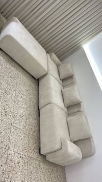 تخم لون بيج فاتح طبعاً بالصوره مبين غامق بالحقيقه جداً فاتح الطول 3 مت...