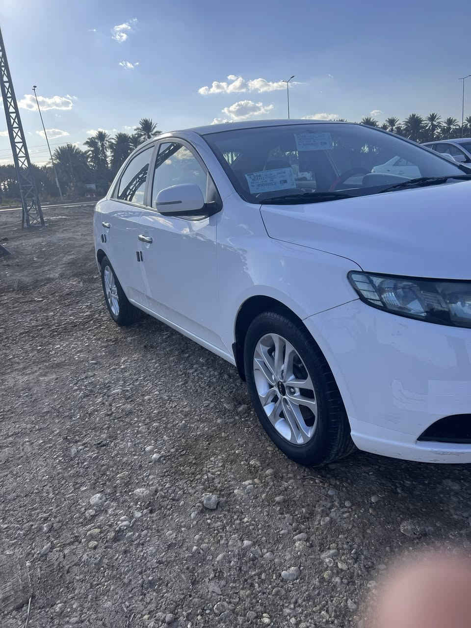 كيا سيراتو 2011 كيرمكينه جديد حداده جديد سنوية ورقم جديد تدفئة تبريد شغال السيارة بيها صبغ قطعتين ونص مكان السيارة واسط الحفريه ***********
