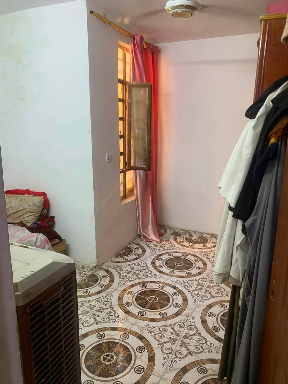 يا الله السلام عليكم بيت مساحه 50  متر ابودشير الزراعي الفرع المجاور مدرسة أبناء العراق يحتوي البيت على 
استقبال وحولي صغير ومطبخ وخدمات جوة وترك صغير وفوگ غرفتين وحدة كبيرة ووحدة صغيرة وبيتونة وسطحين كلشي موضح بالصور سيراميك وكاشي جدا نضيف  سعرة 53 وبي مجال بسيط   للاستفسار اكثر ‭***********‬
