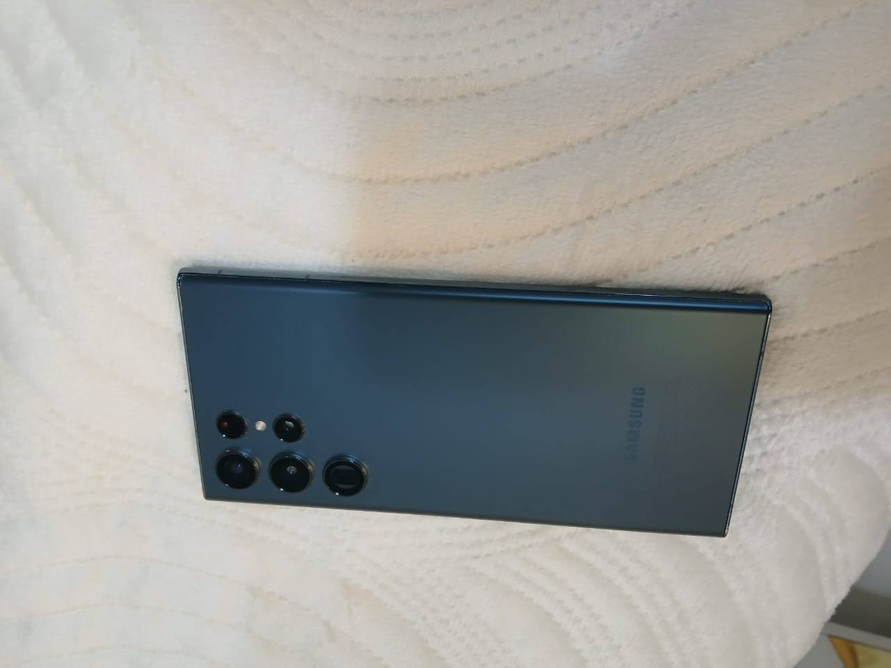 السلام عليكم 

1 الترا s22 
2 جهاززز نضيف كلش 
3 ذاكره 256 
4 وتر بروف 
5 خطين 
6 شرق اوسط 
7 كامل ملحقات معه كفرين هديه 
8 جهاز يوجد معه قلم 
9 لون زيتوني 
10 سماعات ثنين  
رقم الهاتف *********** 
سعر 600 وبي مجال
