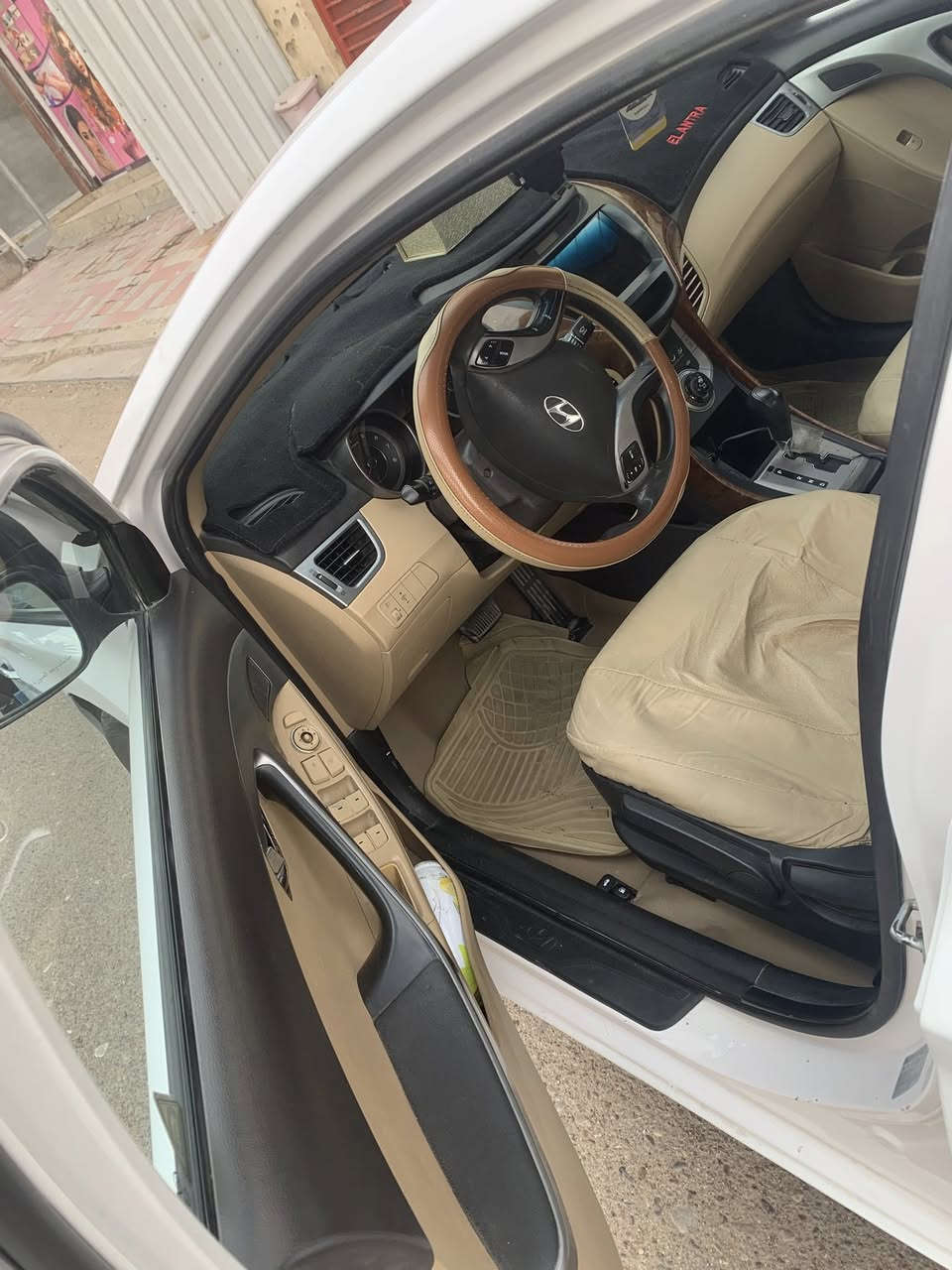 النترا 2014خليجي بغداد باسمي رقم دولي شاشه كامره محرك 1800سياره باتري جديد صدر امامي جديد تحكم ستيرن تبريد فول سونار موجود بيها صبغ بدون دواخل جاملغ خلفي بس رش ويا ملاون الباب ويا السعر 122بيه مجال حك الجيه 
مكاني الفلوجه اتصل واتساب 
***********
