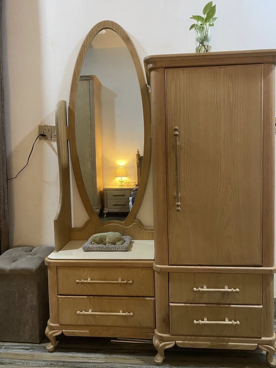 غرفه للبيع استعمال قليل تصميم خاص نوع الخشب سنديان السعر3 ملايين ونص وبي مجال العنوان كربلاء للتواصل واتساب ***********
