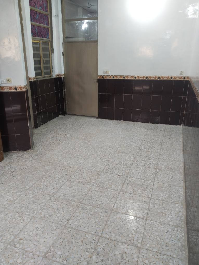 مشتمل للايجار مساحه ٧٥  طابق ثاني يكفي نفرين أو عائله صغيره 
كامل من ناحية السخان و كهربائيات و حمام 
العنوان/زعفرانية حي الرئاسه قرب خماس انشائيه و اسواق ٢٤ ساعة 
سعر الايجار /300الف 
رقم الهاتف/***********
رقم الهاتف الثاني/*********** بغداد, العراق
