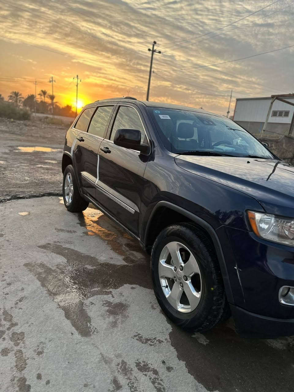 سلام عليكم جيب شيروكي موديل 2012 ماشيه 200 كير مكينه حداديه 100 بل 100 سياره مال جناي  معروفه مواصفات رادر هيتر بل مري كشنات تتفه تبريد فتحه صقف قطعتين قطعتين تبريد خلفيه بعد بيه موصفات سياره حدثه فقد ربع البنيد من جهت الجمل فقط رشت صبغ والدعميه مصبوغه سوناره عندي رقمي *********** سعر 190بيه مجال
