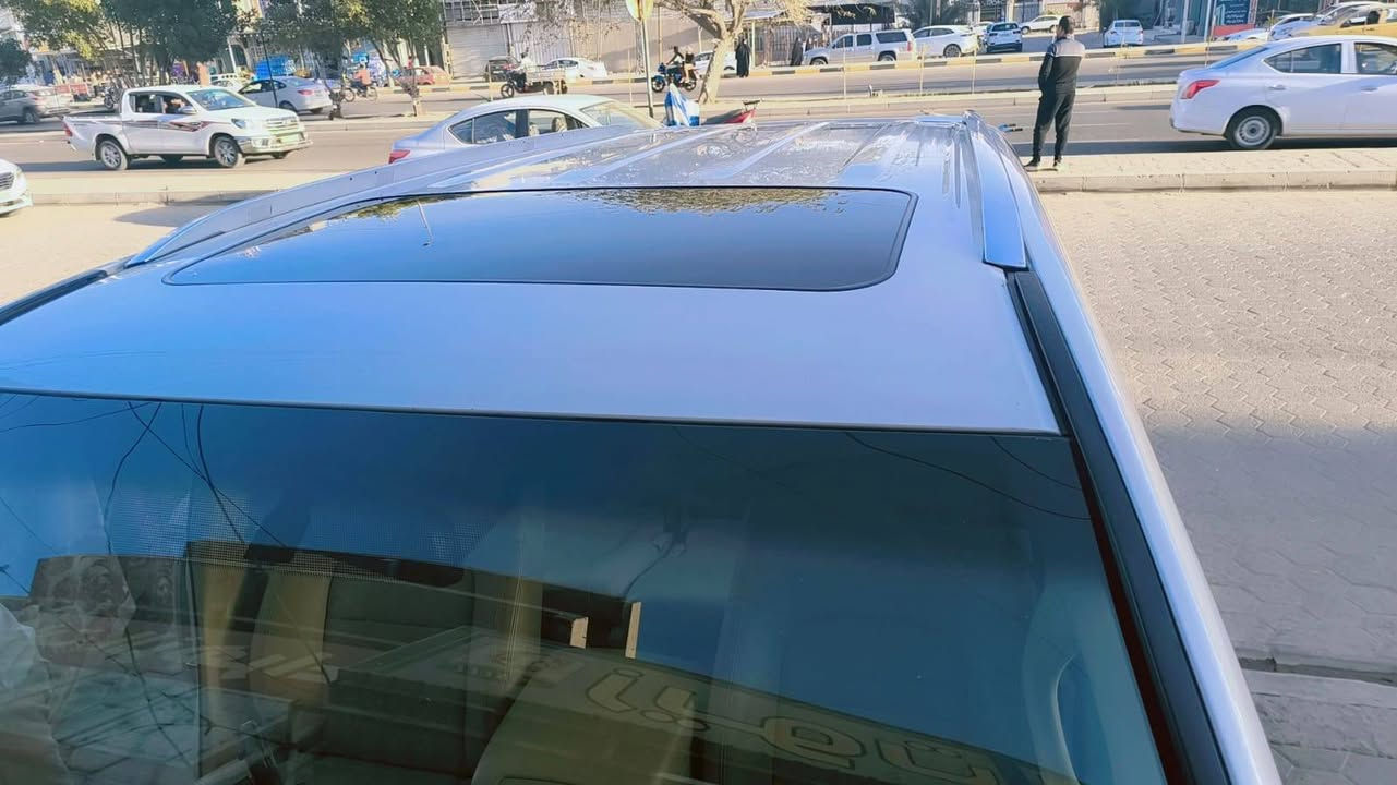 لاند كروز 2017 – GXR V6
(ويت إديشن أصلي)
بسم الله الرحمن الرحيم
المواصفات:
محرك V6 ستة سلندر
فئة GXR ويت إديشن أصلي
كفالة عامة من دعامية لدعامية
 صبغ شبرين باب خلف الصدر
بدون شخت أو حالوب
بدون رمل أو حصو 
الحالة الميكانيكية:
محرك + گير كل بشرط مامفتوح
بدون صوت أو دخان
جميع الخرَز بلادي موجود
العداد: 215 ألف كم حقيقي
الإضافات والمواصفات:
فتحة سقف
ثلاجة
كراسي كهرباء 
حساسات أمامي وخلفي
بصمة تشغيل
كاميرا خلفية
8 إيربگ
لايتات زينون
داخل بيج
دبل أكسل
شحن موبايل
الإطارات:
4 تايرات دنلوب جديد مع ويل جديد بدون أي نقص
التحويل: رقم بغداد جديد
تحويل مباشر بشرط 
الموقع: النجف
رقم صاحب سيارة ***********
