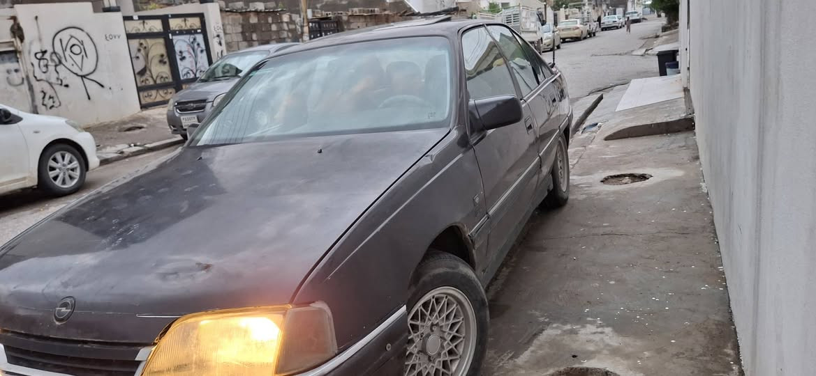 ئؤبل ئؤميكا مؤديل ١٩٩١ مه كينه ٢٠ بيلاد كير تؤماتيك سلايت سه ياره كه زؤر خاوينه يه ك جمبي زؤر خه فيف بشته وه ي هه يه له كه ل دينكه ي لاي سايق لاي قوفله كه ي تؤزيكي هه يه زؤر كه م  وه كاله ي به ناو خؤمانه سه نه وي هه تا ٢٠٢٥ بؤ بيوه ندي *********** أربيل, العراق
