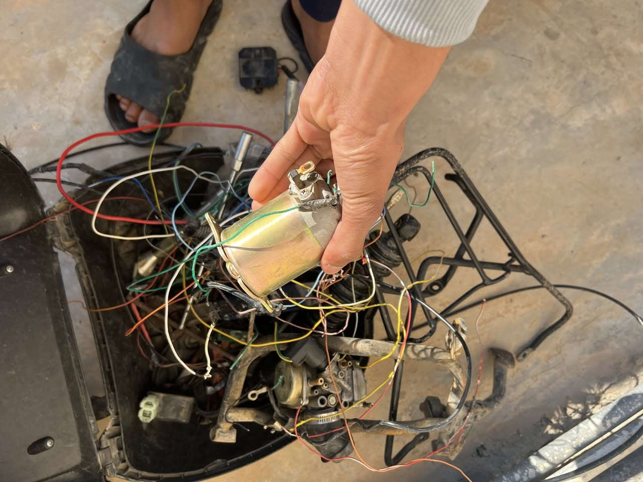 السلام عليكم غراض ماكس للبيع كلشي وسعره مكاني صلاح الدين قضاء العلم قريه سمره الاستفسار عل رقم ***********
