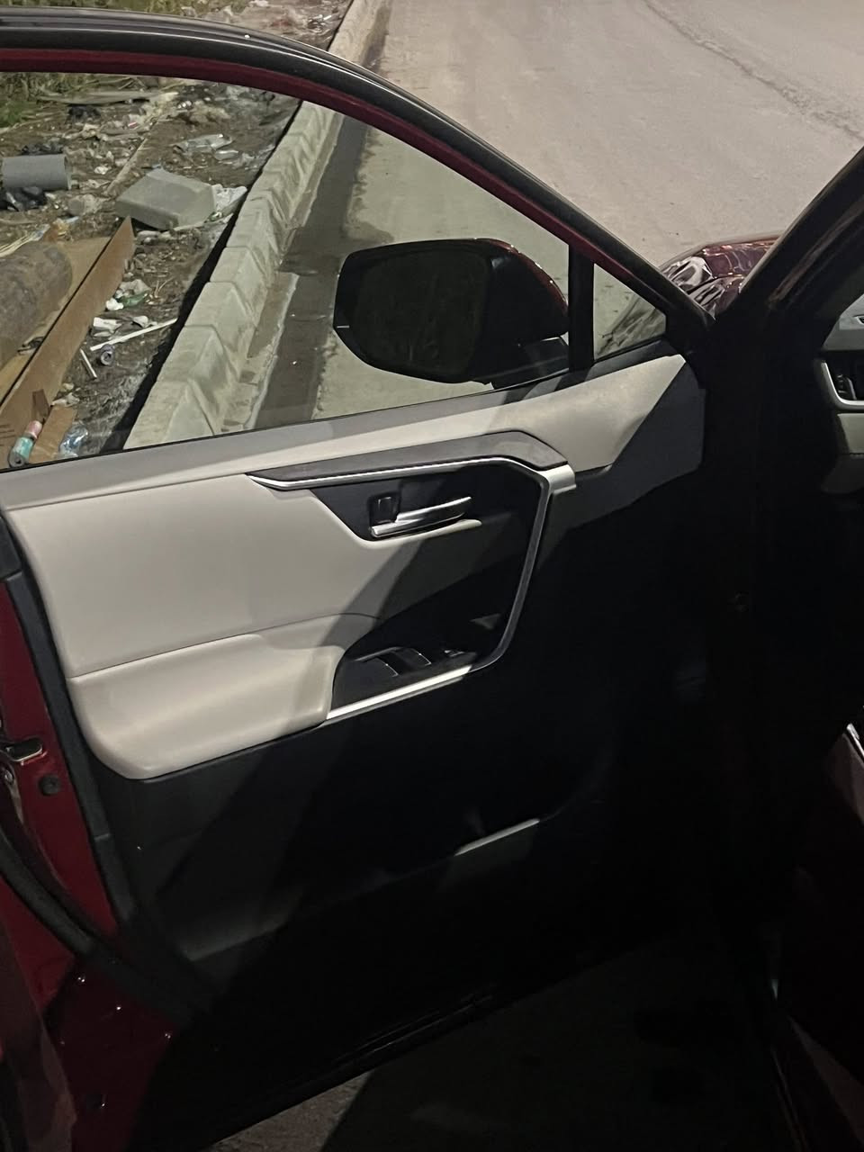 راف فور هايبرد  ٢٠٢٤
مواصفات :-Xle
لايت :- Led - كشن السايق كهرباء - وباقي الموصفات معروفه 
ماشية ٣٤٥٠٠ الف ميل قابل للزيادة 
السعر ٢٣٥ وبيها مجال بسييط 
- السيارة خير من الله كلشي مناقصها فقط بعض التكحيلات   
- ⁠للتواصل  على الرقم *********** 
- ⁠بغداد حي الجهاد
