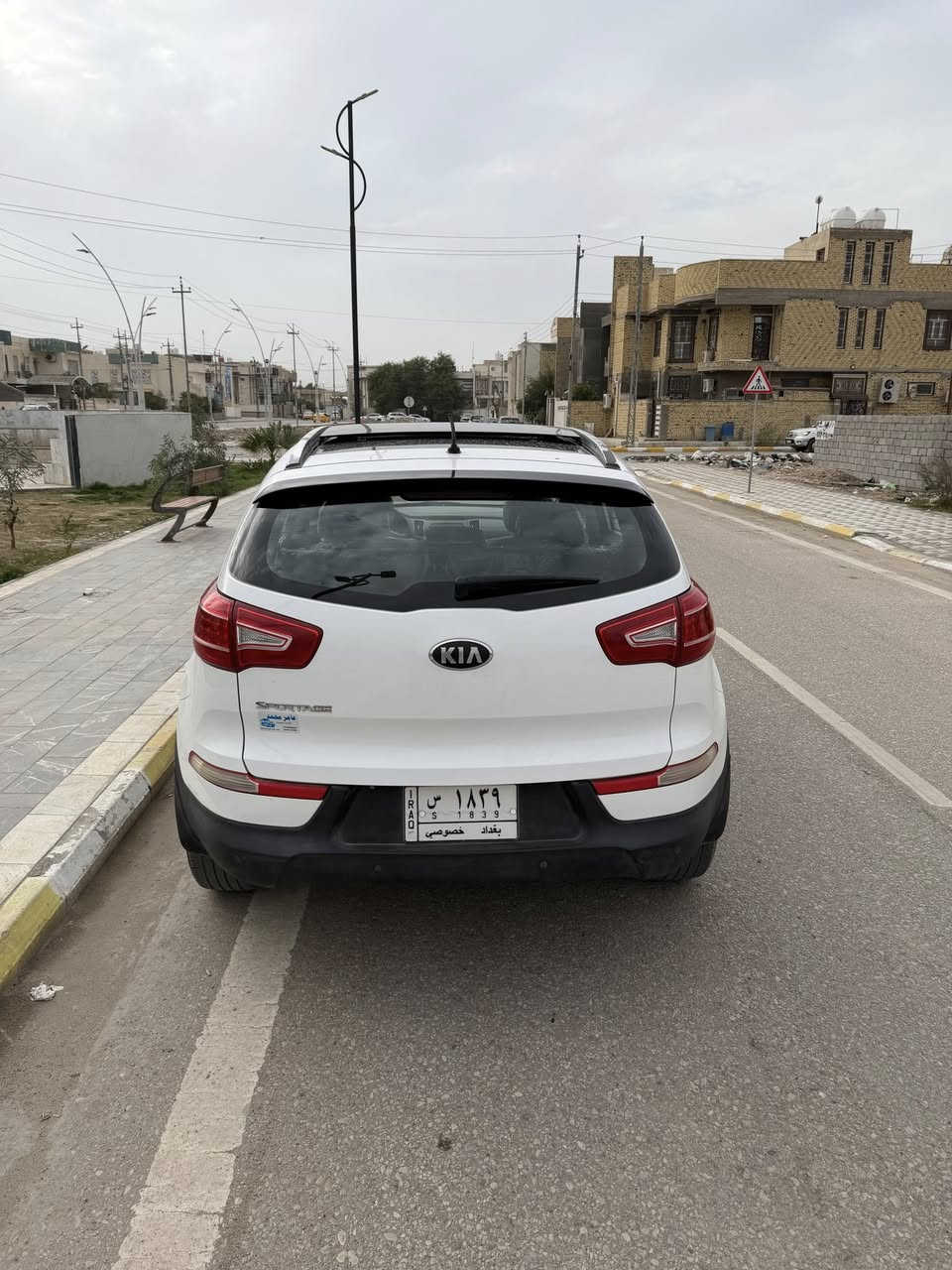 كيا سبورتج 2013
فول مواصفات بس بدون بصمه 
سياره كلها عالشركه   
مرايات شفط +اشارات بالمرايه 
اربعە ويل كروم اسود ١٨ 
تحكم استيرن جهتين 
مسجل بلوتوث 
تحكم تلفون +حاكيه 
كامره وحساس 
قفل ايرباك وقفل حساس 
يدات نيكل 
سياره مكفوله کفاله عامه  
رقم بغداد بسمي 
سنويه جديده 
ماشيه 100
السعر 163وبيه مجال بسط
***********
***********
