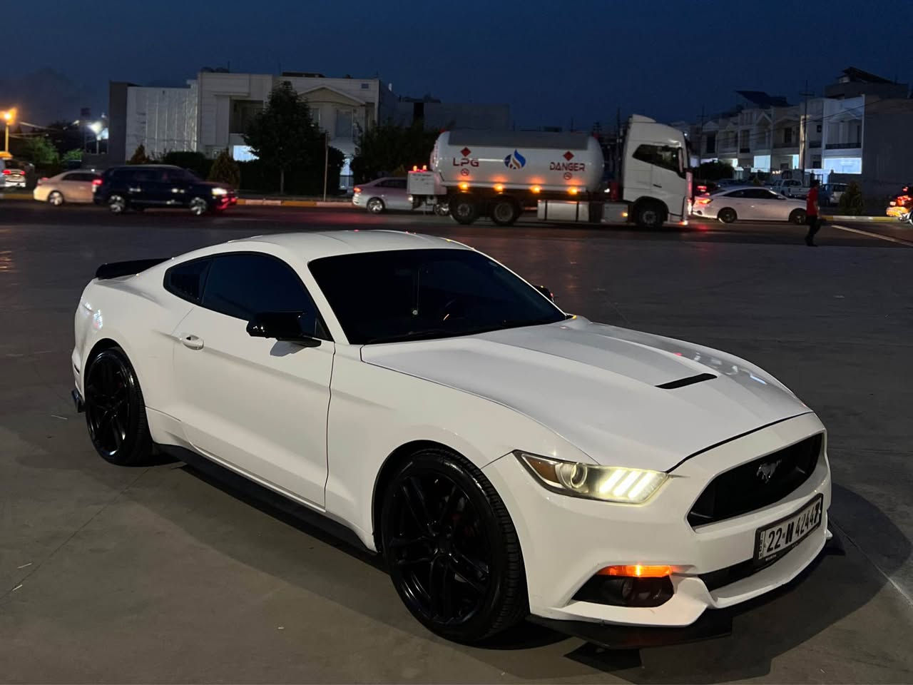 مۆستانگ V6 2016
گیر محرک ئەکسل بشرط
سیارە ماشی١٠٠مایل
٣قتح و نص مسبوخ
شاسی و بەتانە بشرت مابیها سبخ و محجون 
ئیرباگات بشرت
سیارە کلش حلوو و نضیف
حلیها کملیات حلوو
تایر جدید 
رقم اربیل جدید 
تحویل وخرامە بشرط
***********
مۆستانگ ٢٠١٦ 6V
سیارەکە ١٠٠مایل رۆیە
٣پارچە و نیوی سبوخە
شاسی بەتانە بەشەرتە سبوخ  و مەحجونی نیە
ئیرباگ بەشەرتە
رقم هەولیر
تەحویل و خرامە بەشەرتە أربيل, العراق
