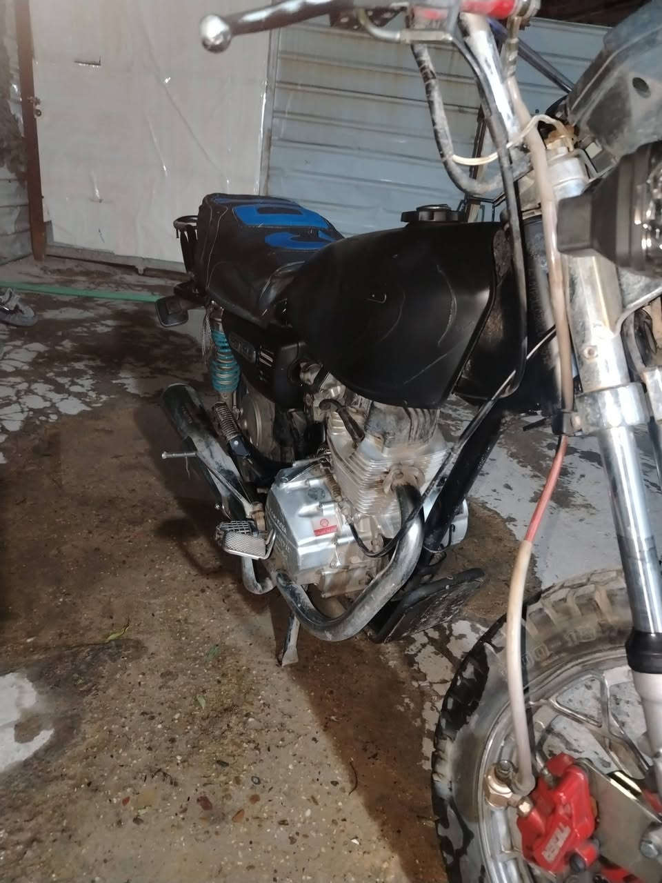 السلام عليكم دراجه إيراني سونك 4 كير  للبيع بيها نواقص بصيطه 6 أوراق  مكينه ما مفتوحه مكاني بغداد السيديه السعر 400 و بيها مجال
تواصل واتساب ***********
