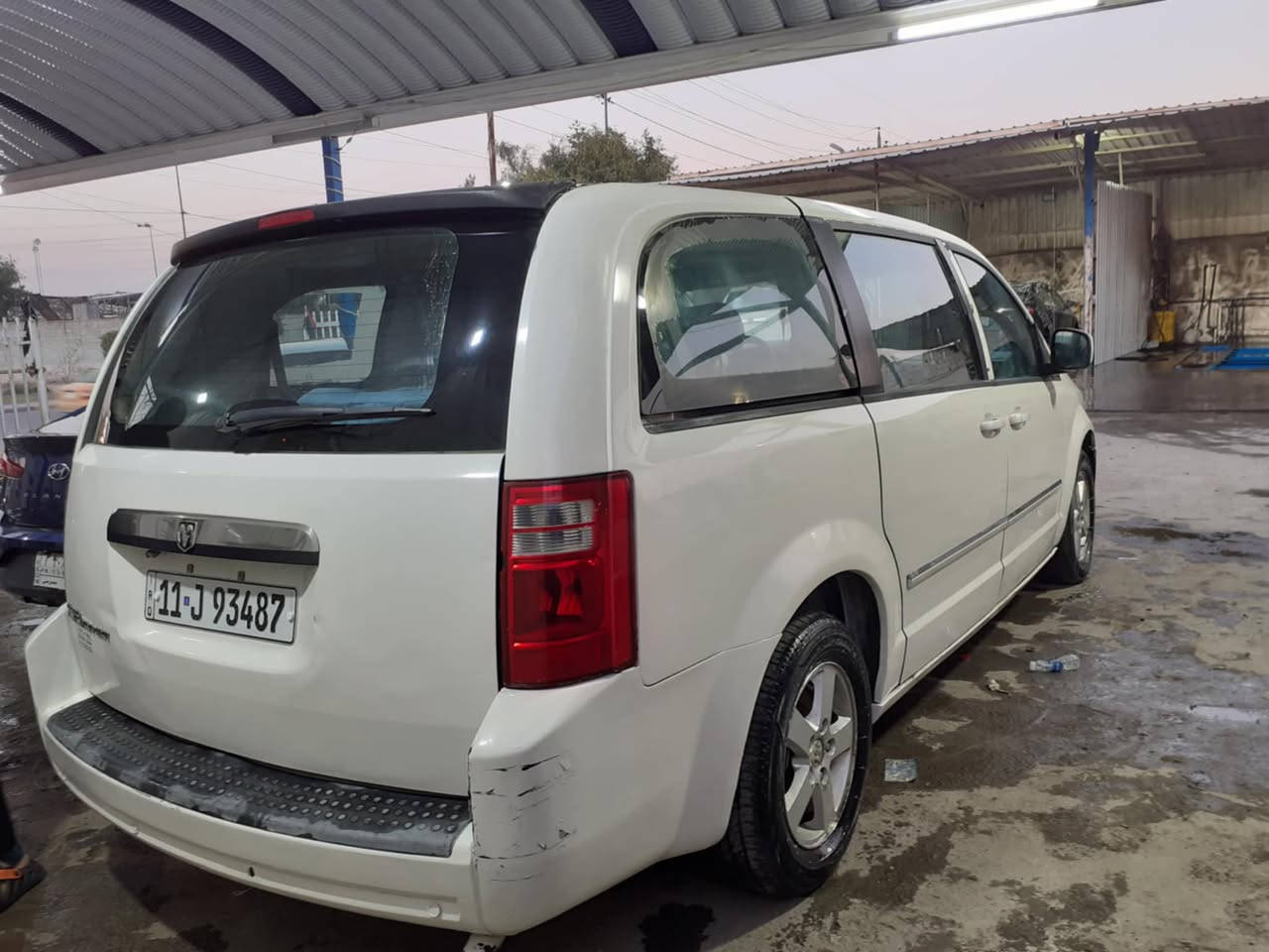 كرفان ٢٠٠٨ محرك ٣٨٠٠ كير ٦ نمر
تبريد ٣ قطع كشنات سياحي منفصل فرس سقف وارضي كشن سايق كهرباء 
ابواب كهربائية بس عاطلات رقم بغداد انكليزي سنويه باسمي لل ٢٠٣٠ 
مكانها بغداد موبايل ***********
سعرها ١٠٠
