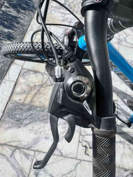 السلام عليكم 
بايك كوري سستم مكينه SHAMANO حجم الفريم 510 حجمه 27 لون مميز البايك من شركه G.K حجم الويل 27 
مينه اماميه خلفيه SHAMANO للاستفسار ***********
