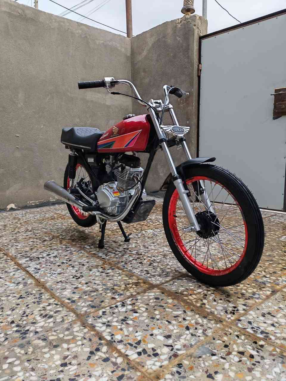 السلام عليكم دراجة للبيع دراجه تعمير كلك السعر 700وبيه مجال لطيبين***********
