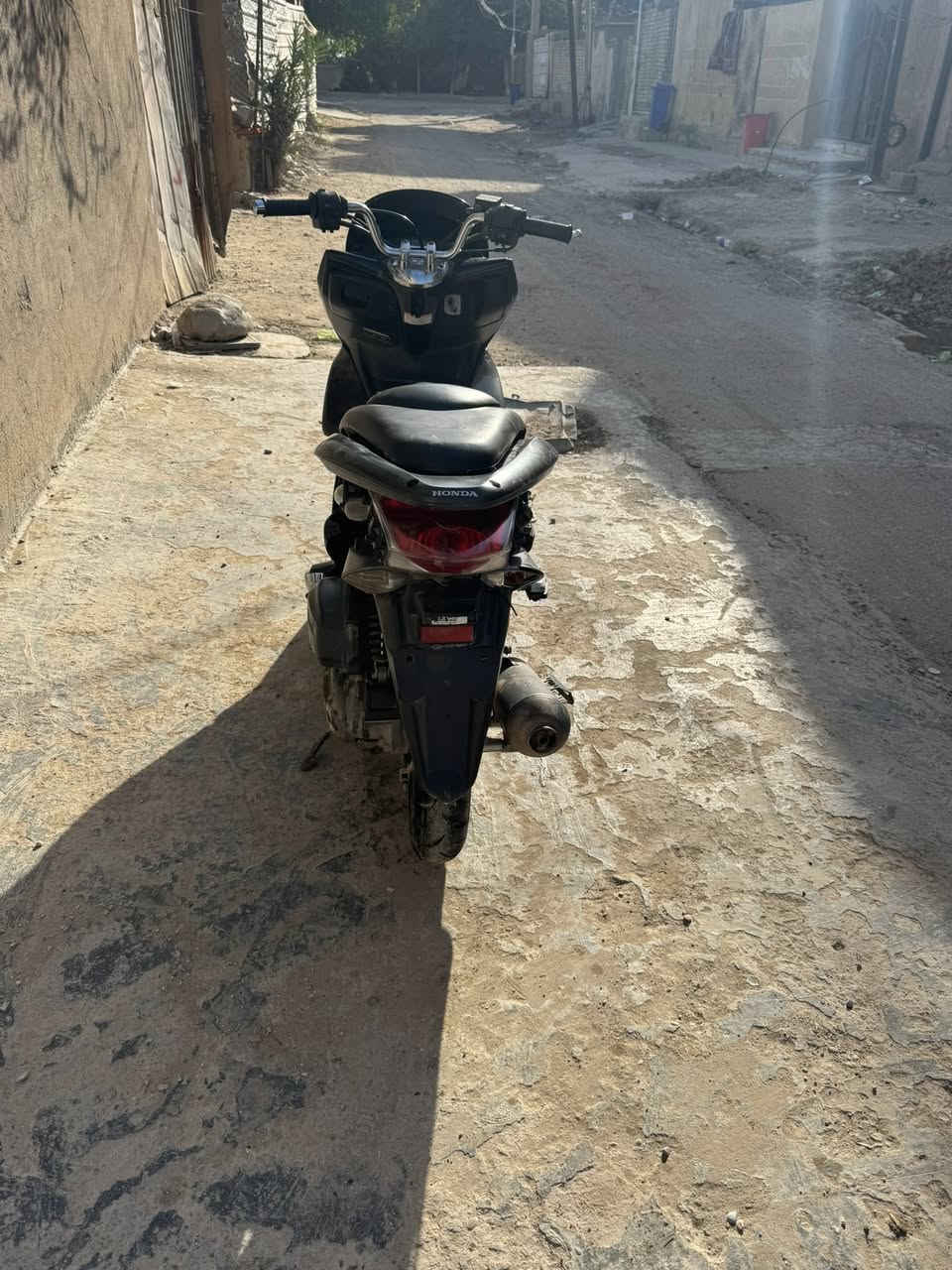 سلام عليكم بي سي اكس جيل اول للبيع الدراجة ما نقصة شي نكرة بكل وكت الدرجة مجفته تجفيت درجة اولى شرط غراضة كلة مال وكالة سعر 750 الف وبيه مجال للطيبين ملاحظة كفرات الدراجة موجودة الرقم ***********
